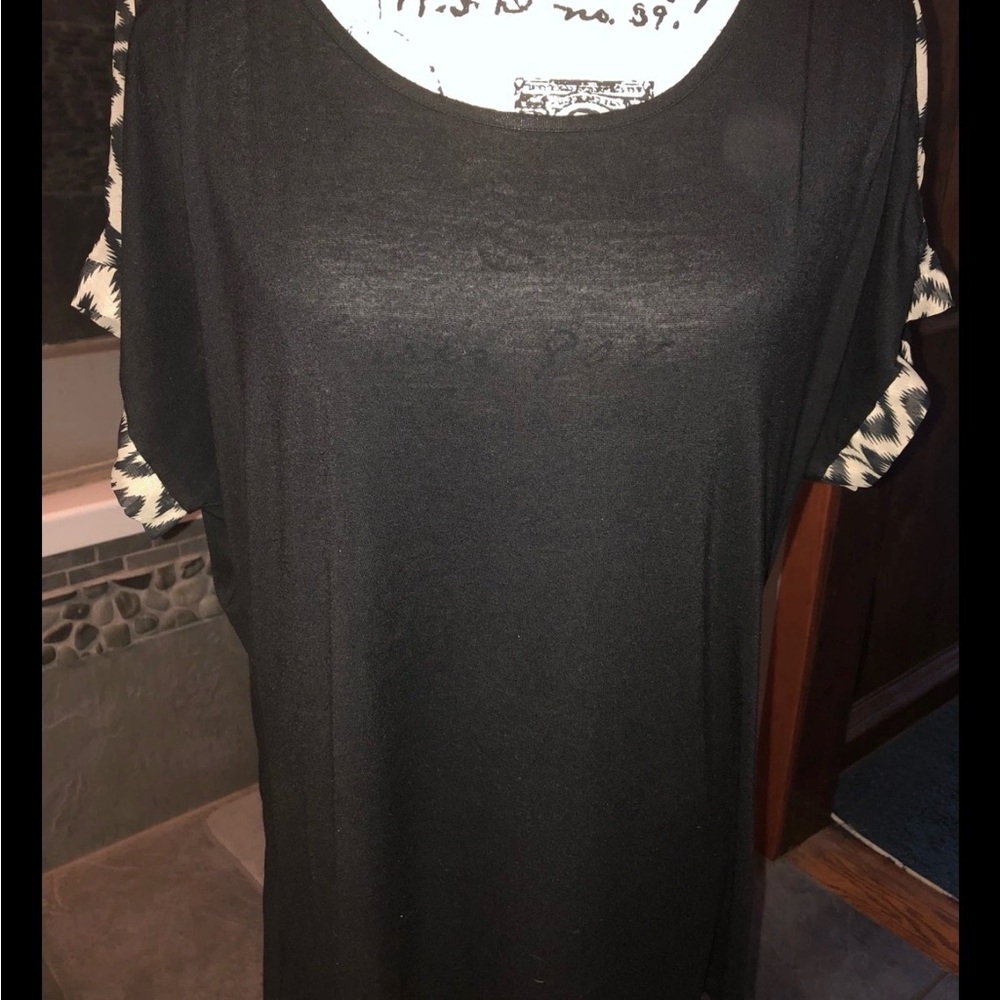 Divine Doll Black/Tan Print Short  Sleeve Stretch Blouse Size 2X